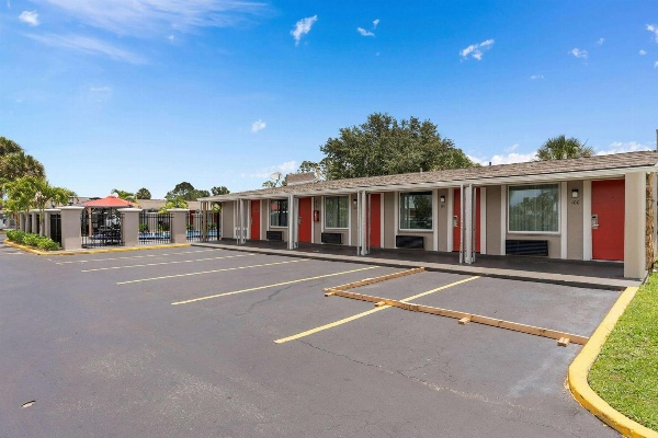 Super 8 by Wyndham Kissimmee-Orlando Main image